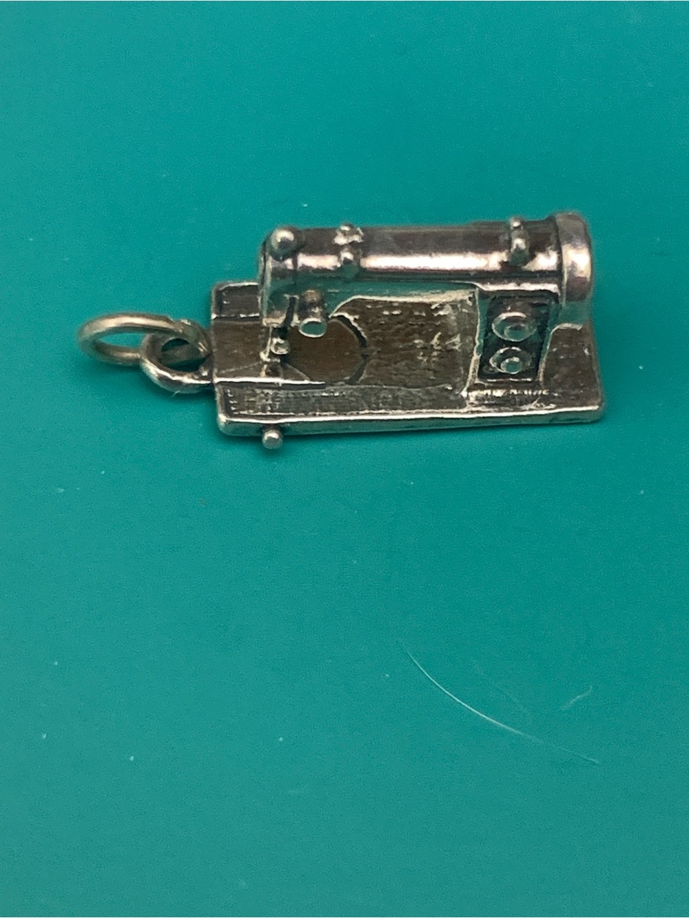 .925 Sewing Machine Sterling Silver Jewelry Charm #hobby